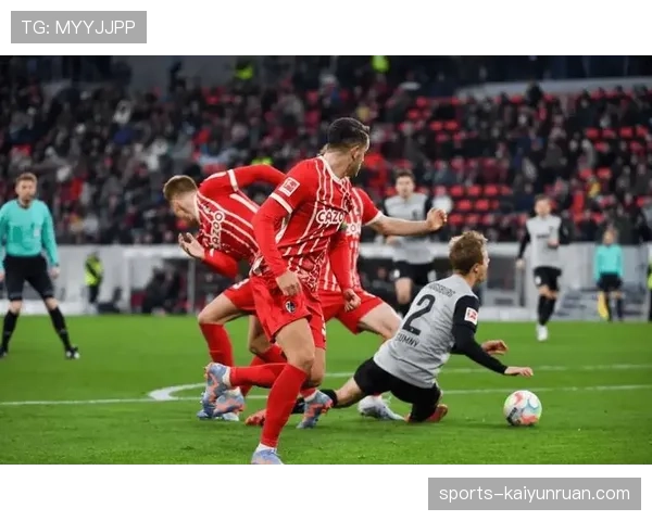 拜仁防守体系漏洞频出：球队近期稳定性承压，对争冠形势形成制约